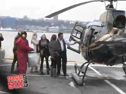 RARE VIDEO. MILEY CYRUS GETTING ON A HELICOPTER 116