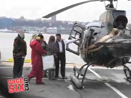 RARE VIDEO. MILEY CYRUS GETTING ON A HELICOPTER 119