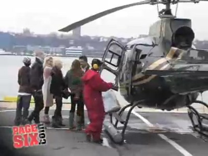 RARE VIDEO. MILEY CYRUS GETTING ON A HELICOPTER 124