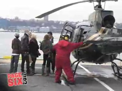 RARE VIDEO. MILEY CYRUS GETTING ON A HELICOPTER 126