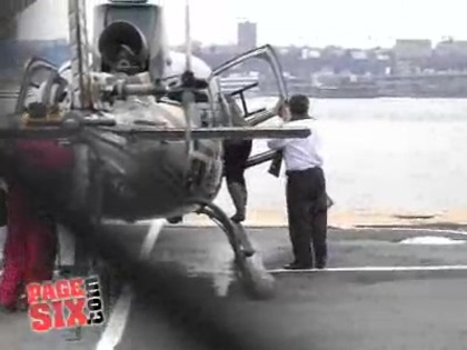 RARE VIDEO. MILEY CYRUS GETTING ON A HELICOPTER 150
