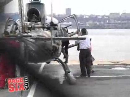 RARE VIDEO. MILEY CYRUS GETTING ON A HELICOPTER 151 - 0-0 MILEY GETTING ON A HELICOPTER-Rare vid