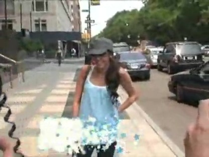 RARE VIDEO. MILEY CYRUS IN NEW YORK CITY 22