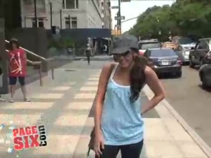 RARE VIDEO. MILEY CYRUS IN NEW YORK CITY 30