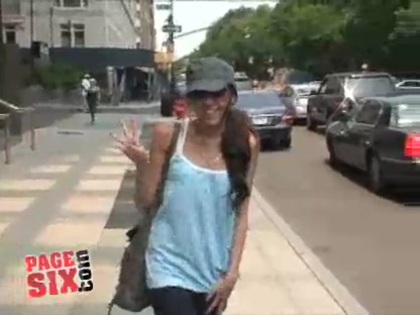 RARE VIDEO. MILEY CYRUS IN NEW YORK CITY 42