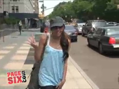 RARE VIDEO. MILEY CYRUS IN NEW YORK CITY 43