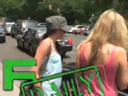 RARE VIDEO. MILEY CYRUS IN NEW YORK CITY 53