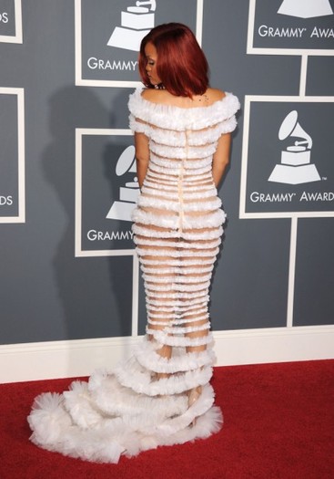 rihanna-2011-grammy-awards-02132011-08-430x614 - Rihanna