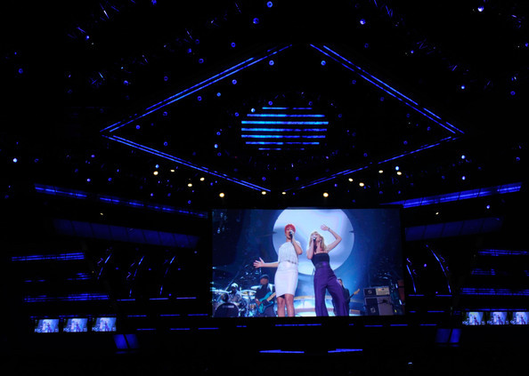 Rihanna+46th+Annual+Academy+Country+Music+7_4kg76ygP1l - Rihanna
