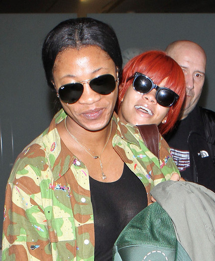 Rihanna+Rihanna+Arriving+Flight+LAX+Gh-jvwuYfuwl