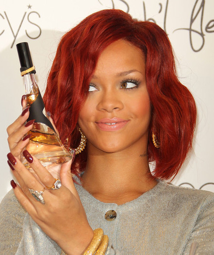 Rihanna+Rihanna+Celebrates+Launch+Reb+l+Fleur+CdgC-K3UsFTl - Rihanna