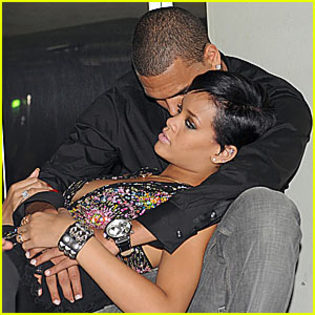 rihanna-chris-brown-snuggling - Rihanna