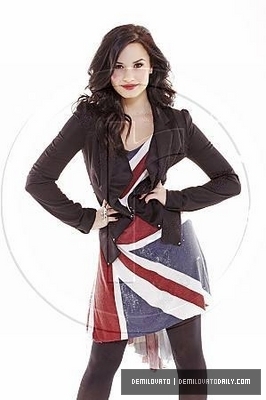 21660412_RKXVAOYDD - demi lovato photoshoort4