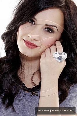 21660423_MSNPVSERP - demi lovato photoshoort4