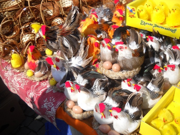 CE ZICI SORO, NE  INMULTIM???? - TARGUL SASESC DE PASTE la BISTRITA2011