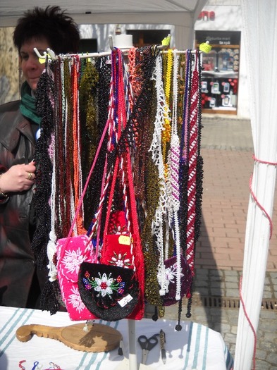 NU-TI SADE BINE CAND PLANGI... - TARGUL SASESC DE PASTE la BISTRITA2011