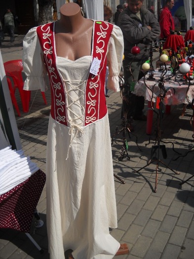 a MEDIASULUI... - TARGUL SASESC DE PASTE la BISTRITA2011