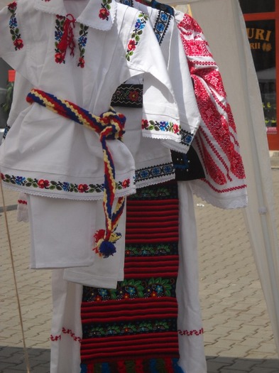 ..DACA FII-TI MANDRIi.... - TARGUL SASESC DE PASTE la BISTRITA2011