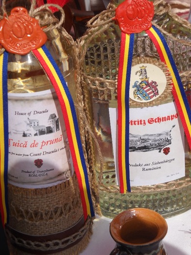 ...APA de(o) VIATA - TARGUL SASESC DE PASTE la BISTRITA2011