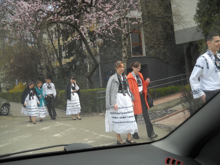 PARADA COSTUMELOR - TARGUL SASESC DE PASTE la BISTRITA2011
