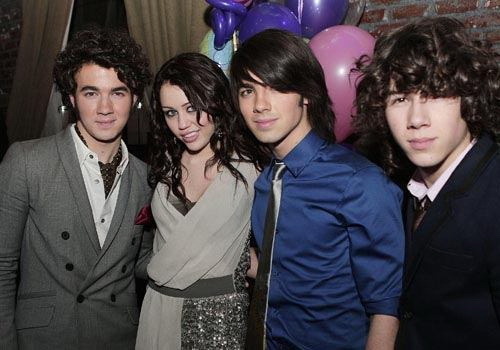 poze2_bestmusic_ro - Miley Cyrus si Jonas Brothers