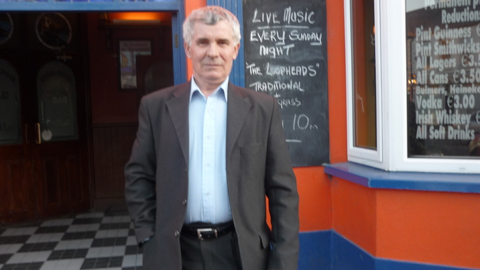 EU IN FATA UNUI BAR. - irlanda