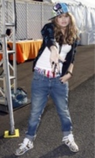 30418884_GEHPZHYRY - debby ryan