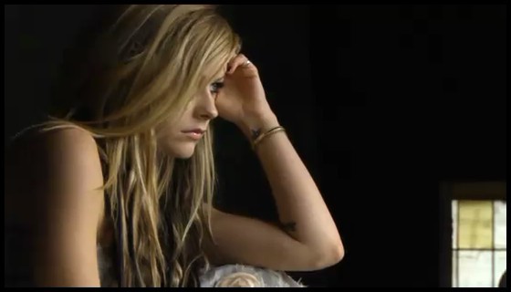 bscap0086 - ALBUM PHOTO SHOOT - Avril Lavigne - Making of Goodbye Lullaby