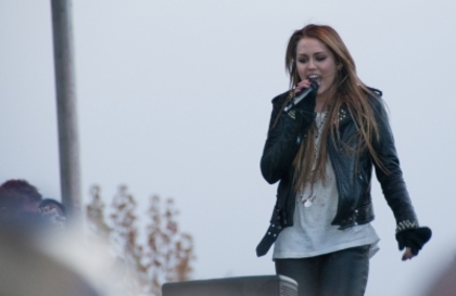  - Miley Cyrus Performs at Microsoft Store