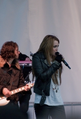  - Miley Cyrus Performs at Microsoft Store