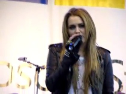 bscap0250 - Miley Cyrus Performs at Microsoft Store