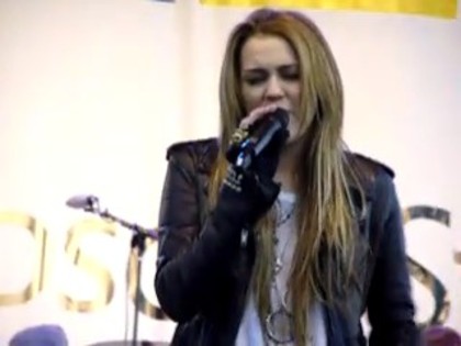 bscap0251 - Miley Cyrus Performs at Microsoft Store