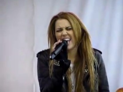 bscap0392 - Miley Cyrus Performs at Microsoft Store