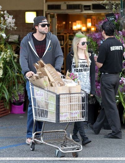 normal_011~23 - April 13 - Whole Foods LA - Plimbare cu Brody pana la magazin