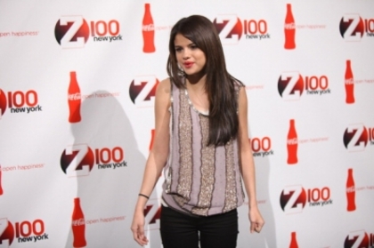 selena-gomez-zc-10 - Selena Gomez la Z100 Coca Cola s All Access Lounge