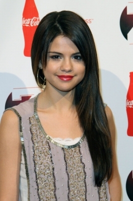 selena-gomez-zc-17