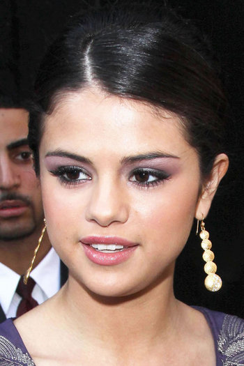 selena-gomez-gma-3 - Selena Gomez la intalnirea cu fanii inainte de show-ul TV Good Morning America