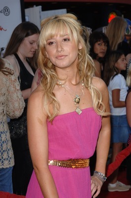 ashley-tisdale-182936l-poza - Fanclub Ashley