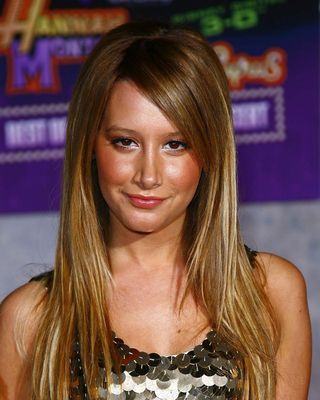 ashley-tisdale-812754l-poza