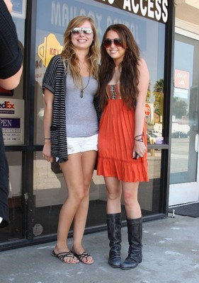 miley-cyrus-582498l-poza - Fanclub Miley