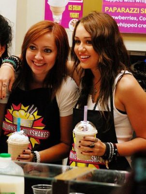 miley-cyrus-717749l-poza - Fanclub Miley