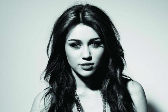 miley-cyrus-719847l-poza - Fanclub Miley