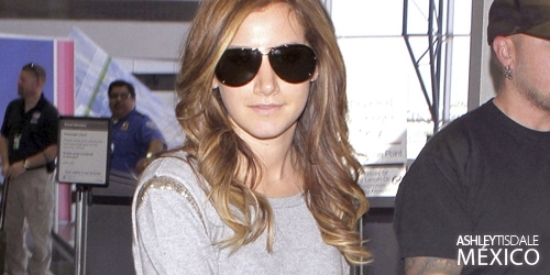 wre (8) - ashley tisdale la sedinta foto 9