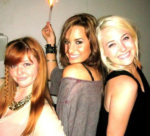 Demi 4th of July 9 01 Vezi poze de la petrecerea lui Demi Lovato de ziua Americii