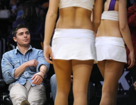 zac efron lmajorete 1 540x419 Lui Zac Efron ii plac majoretele