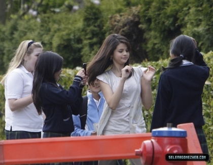 normal_selena_gomez_on_the_set_ramona_and_beezus_03