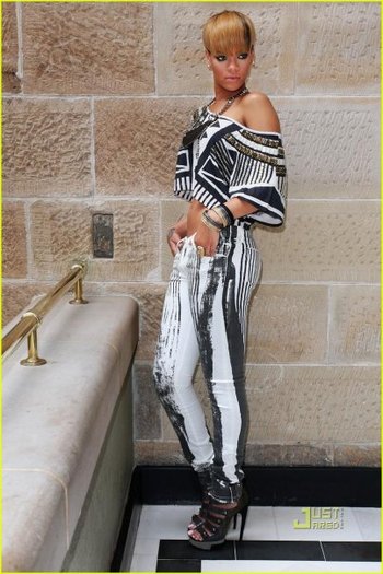 rihanna (13) - rihanna