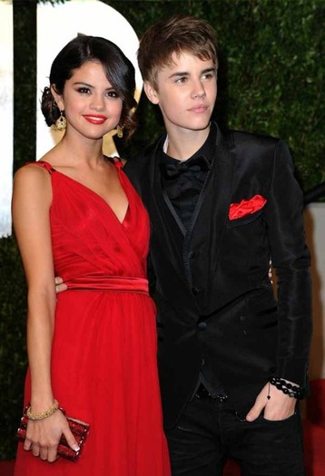 justin-bieber-si-selena-gomez-impreuna-la-premiile-oscar-2011-2