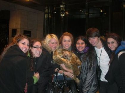 normal_0302_252312979 - Miley with Fans