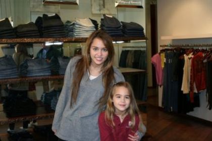 normal_5563660083_ecf66c3d6b_z - Miley with Fans